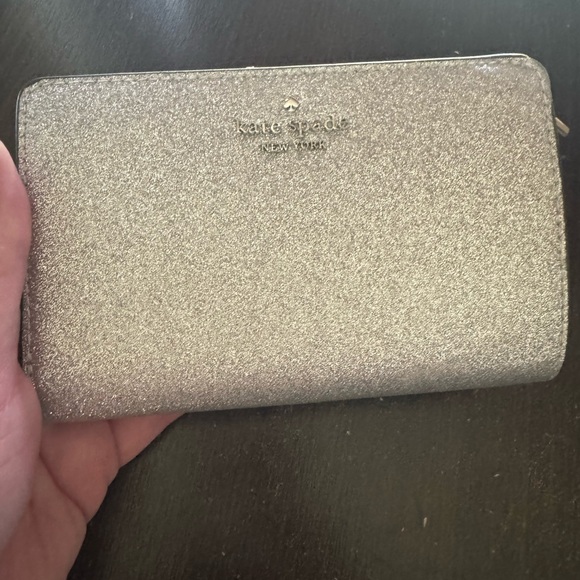 Kate Spade Glimmer Glitter Medium Compact Bifold Wallet Silver Lunar  Unused - Picture 1 of 10